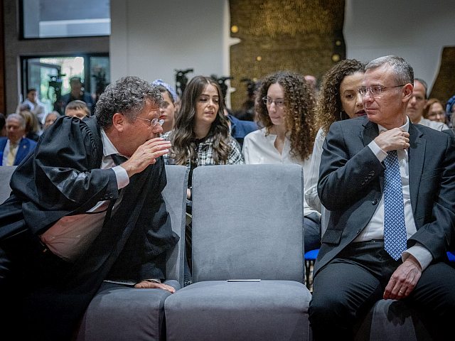 Левин назвал "странным" расширенный состав БАГАЦа по делу о замке его кабинета