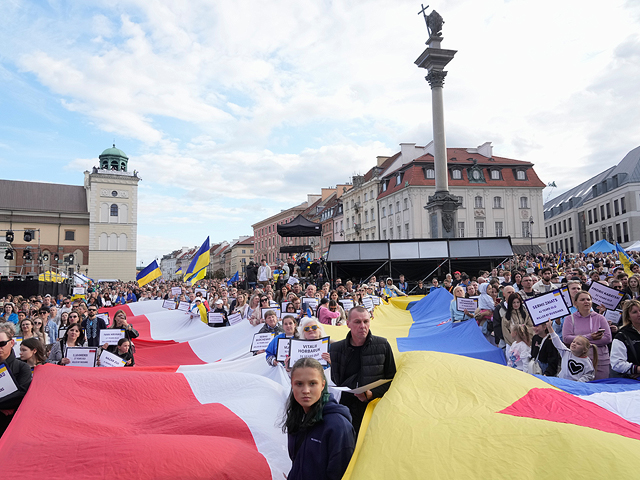 Президент Польши заблокировал закон о продлении помощи беженцам из Украины