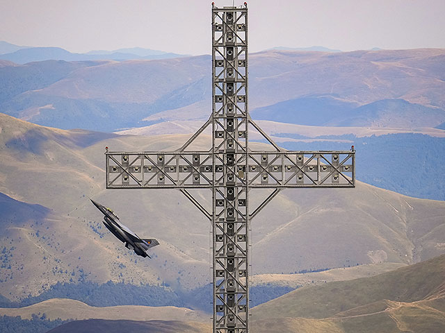 Авиашоу в горах Румынии. Фоторепортаж