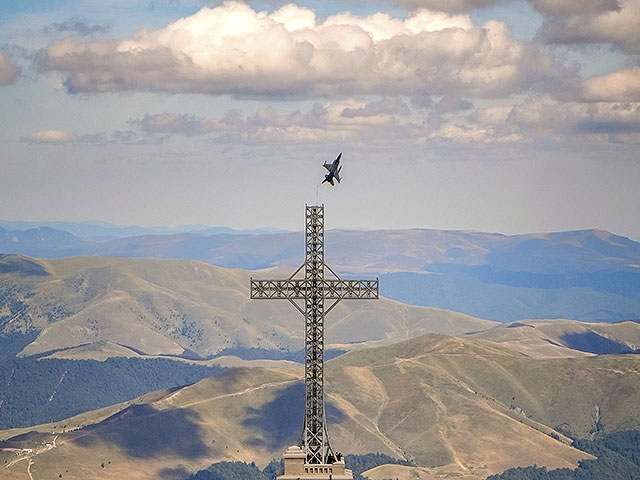 Авиашоу в горах Румынии. Фоторепортаж