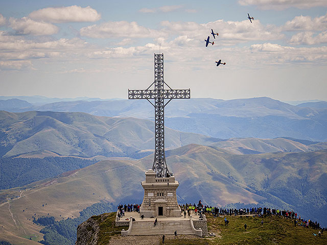 Авиашоу в горах Румынии. Фоторепортаж