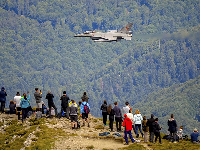 Авиашоу в горах Румынии. Фоторепортаж