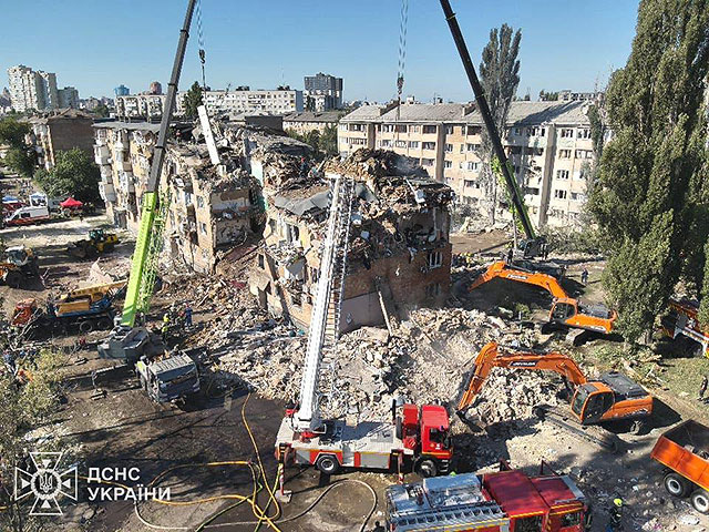 Последствия российского ракетно-дронового удара по Киеву. Фоторепортаж
