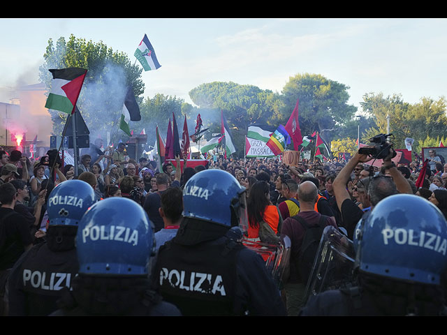 Венецианский фестиваль: звезды на красной дорожке и протесты в поддержку Газы. Фоторепортаж