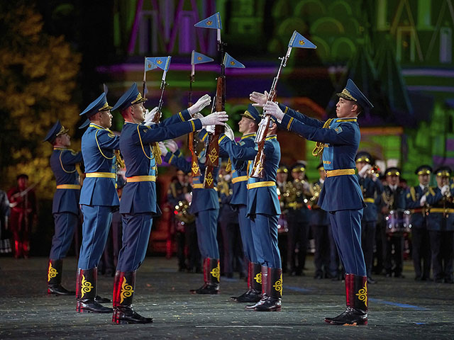 "Военный фестиваль" в Москве: азиатско-африканские пляски под музыку ФСБ и ВДВ. Фоторепортаж