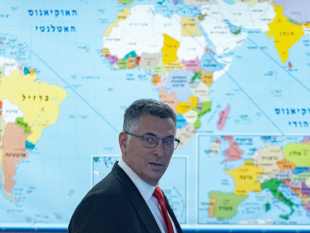 Саар переговорил с главой МИД Франции: "Визит Макрона в Израиль неуместен"