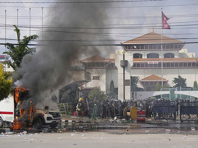 После блокировки соцсетей протесты в Непале привели к смене власти. Фоторепортаж