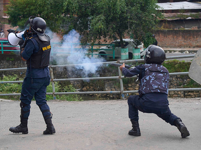 После блокировки соцсетей протесты в Непале привели к смене власти. Фоторепортаж