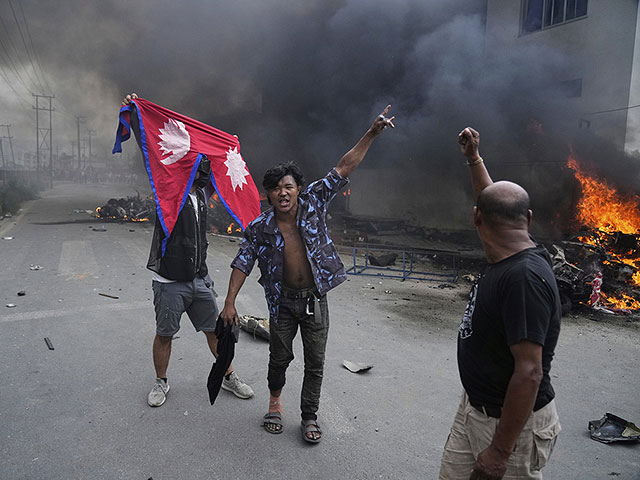 После блокировки соцсетей протесты в Непале привели к смене власти. Фоторепортаж