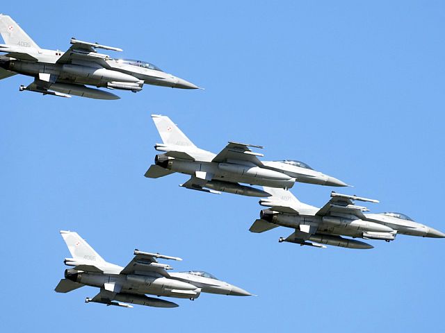 Армия Польши: российские БПЛА вторглись в воздушное пространство страны

