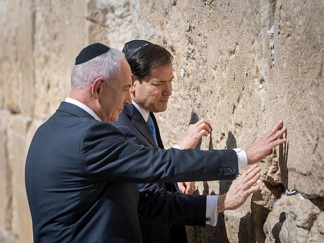 Марко Рубио и Биньямин Нетаниягу у Стены Плача в Иерусалиме