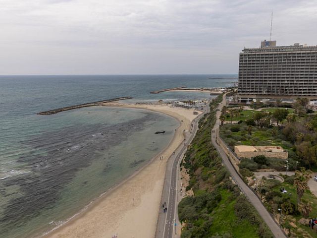 Минздрав предупреждает об опасности купания около отеля Hilton в Тель-Авиве

