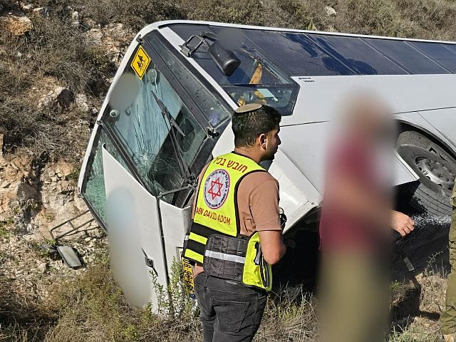 Авария с автобусом в Самарии. МАДА: никто всерьез не пострадал

