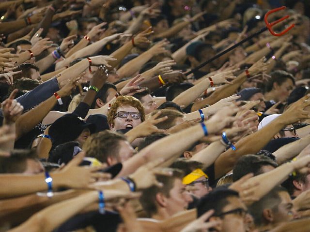 Уровень интеллекта связан с тем, насколько хорошо вы слышите в толпе