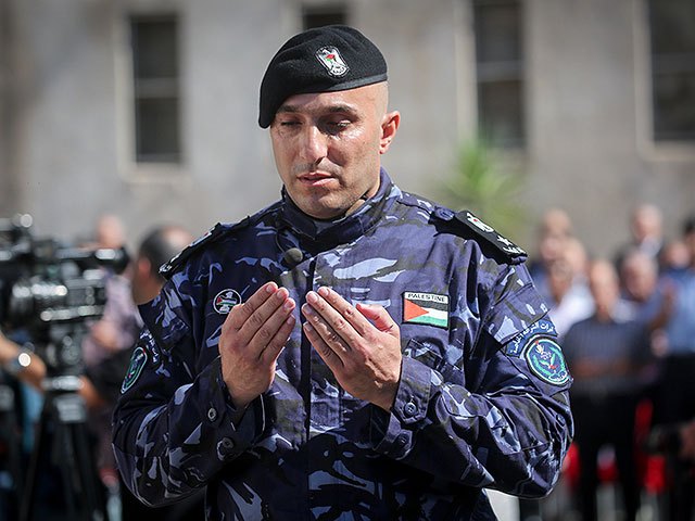 В Шхеме отпраздновали международное признание Палестины "военным парадом". Фоторепортаж