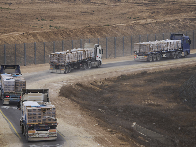 ХАМАС требует 400 грузовиков в сутки с помощью для Газы после начала реализации "плана Трампа"