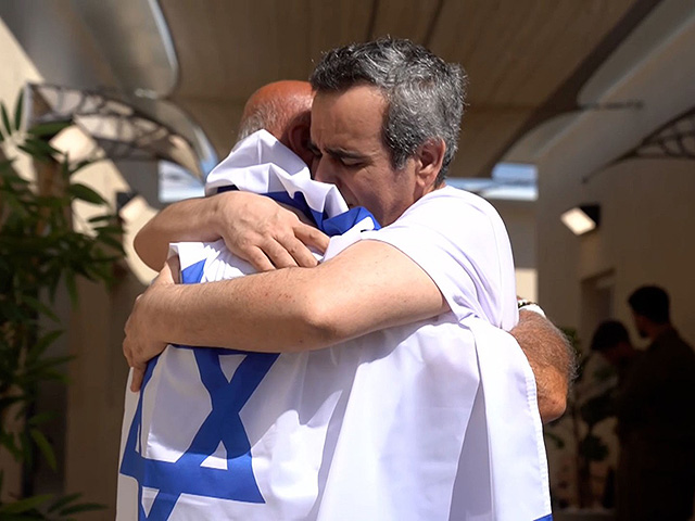 Омри Миран с семьей