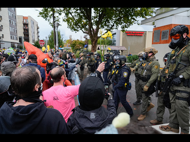 Портленд ответил Трампу "голым велопробегом". Фоторепортаж