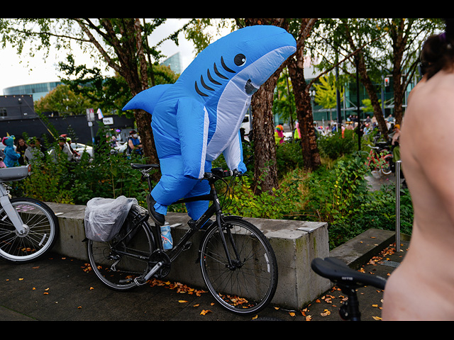 Портленд ответил Трампу "голым велопробегом". Фоторепортаж