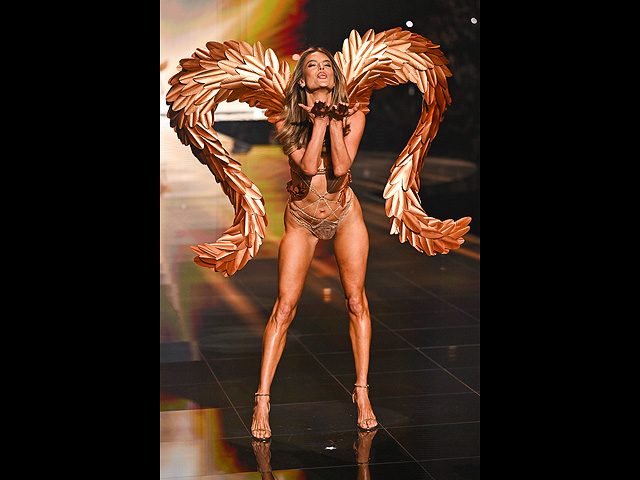 Алессандра Амбросио