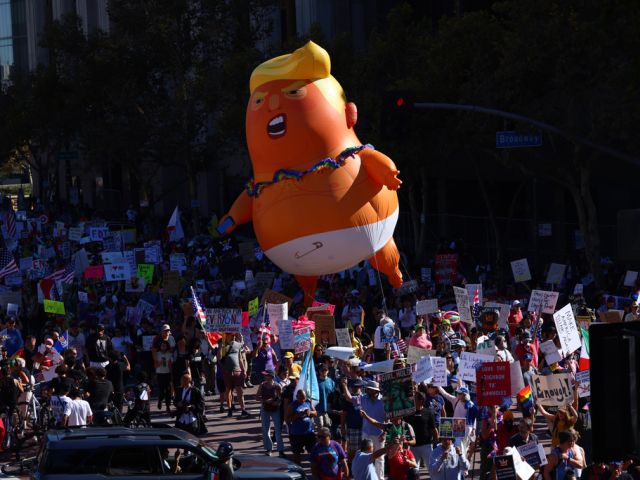"Нет королям": в США прошли массовые манифестации против президента Трампа
