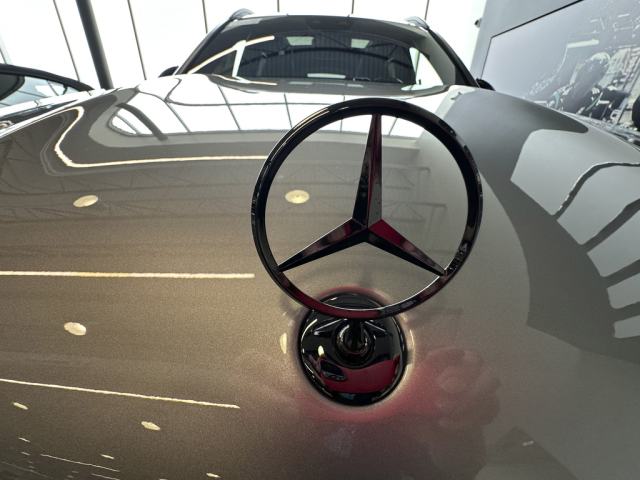 Министр экономики Нир Баркат стал владельцем одного из самых дорогих автомобилей в Израиле