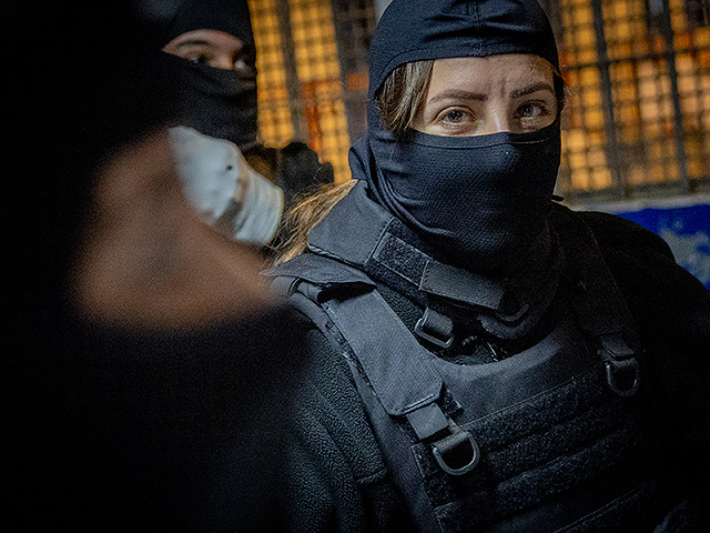 Мучения террористов в тюрьме "Кциот": надзирательницы и кот. Фоторепортаж