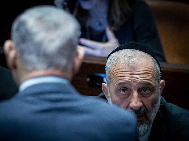 Закон о призыве: Нетаниягу пытается вернуть ШАС в коалицию