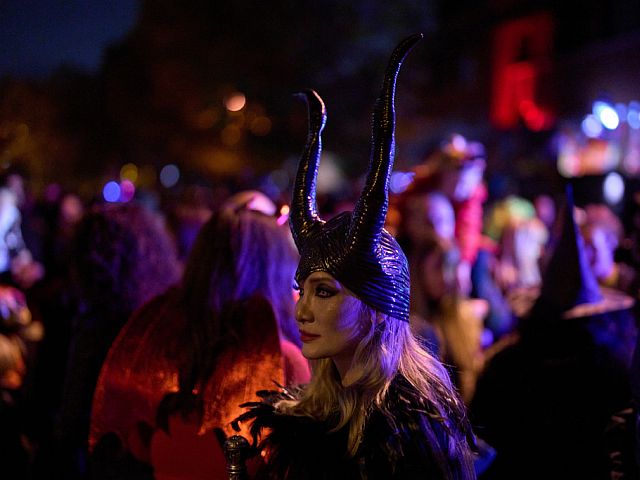 Парад в Паракуэльос-де-Хараме (Мадрид, Испания)