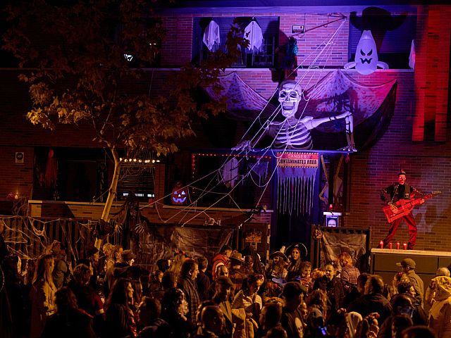 Парад в Паракуэльос-де-Хараме (Мадрид, Испания)