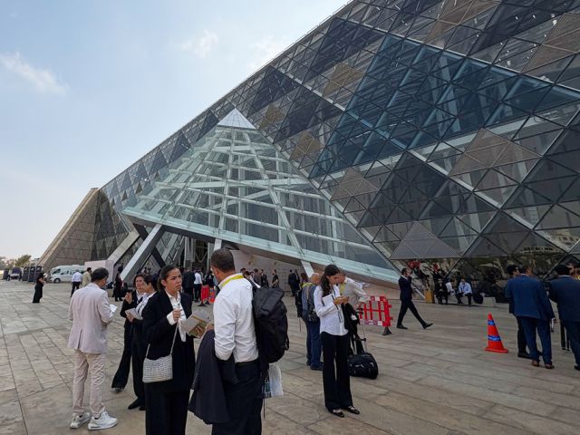 В Гизе после 20 лет строительства открывается Большой Египетский музей