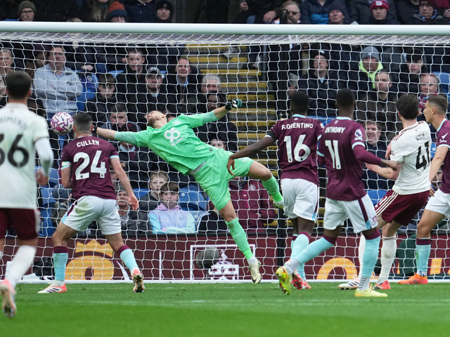 "Манчестер Юнайтед" не смог победить в Ноттингеме. Результаты матчей чемпионата Англии