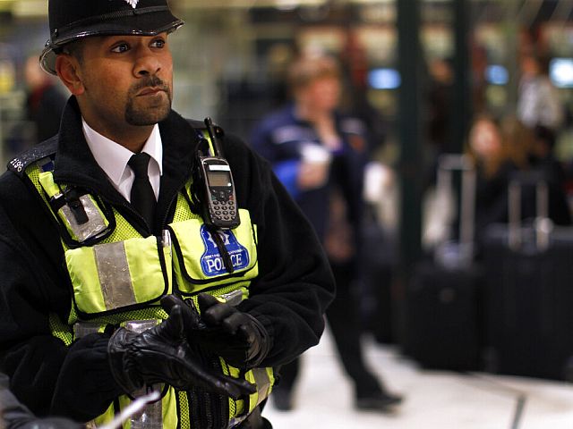 Вооруженное нападение в поезде в Великобритании, множество раненых