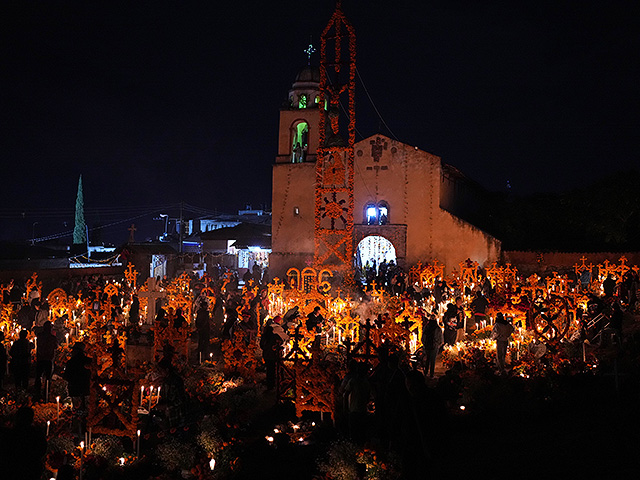 Кладбище в Арокутине, штат Мичоакан, Мексика