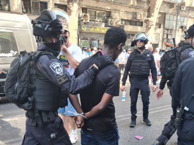 Мигрант из Эритреи, сторонник правящего режима, депортирован из Израиля