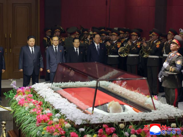 Скончался бывший номинальный глава КНДР Ким Ен Нам