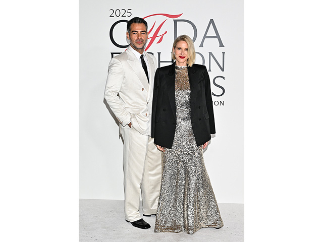 Джонатан Симхай (слева) и Наоми Уоттс