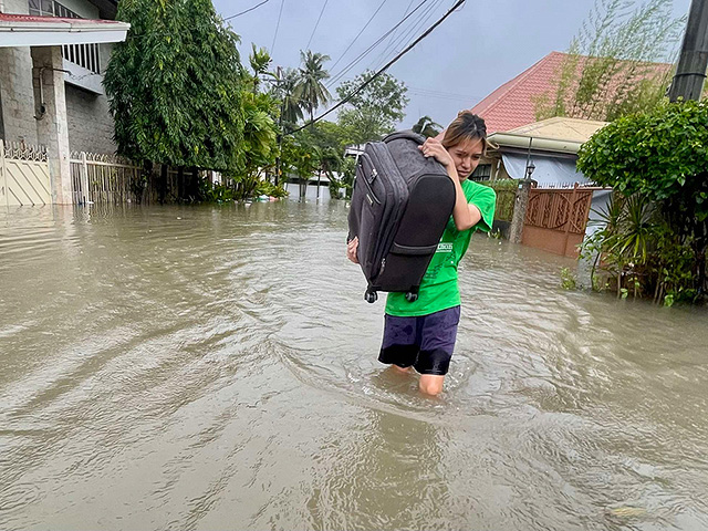 Последствия тайфуна "Калмаэги" на Филиппинах. Фоторепортаж