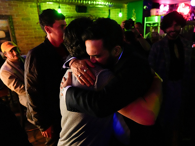 Нью-Йорк празднует, Нью-Йорк в трауре. Фоторепортаж после выборов