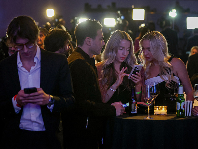 Нью-Йорк празднует, Нью-Йорк в трауре. Фоторепортаж после выборов