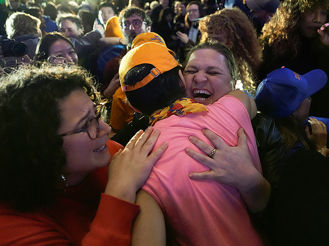 Нью-Йорк празднует, Нью-Йорк в трауре. Фоторепортаж после выборов