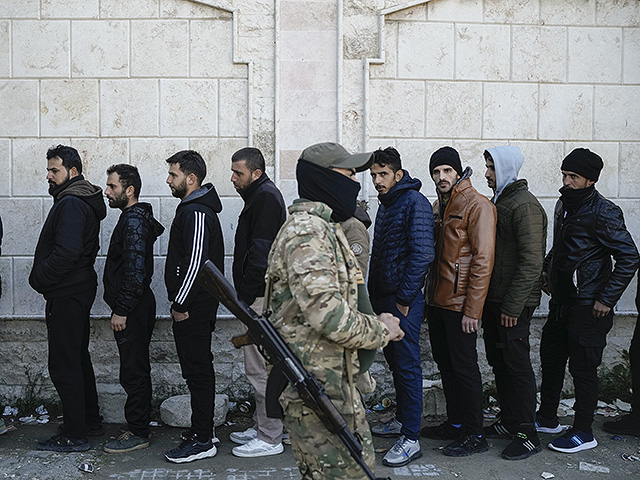 Сирия вернет на службу офицеров, дезертировавших из армии Асада