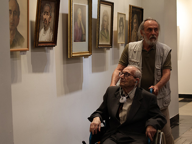 Персональная выставка 101-летнего художника, пережившего Холокост и смертельное ранение