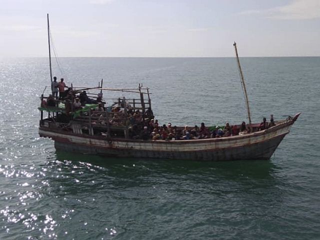 В районе морской границы Малайзии и Таиланда перевернулось судно, возможно есть множество жертв
