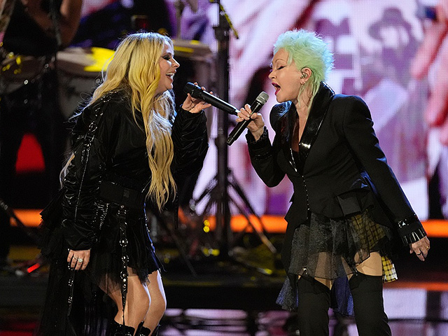 Аврил Лавин (слева) и Синди Лаупер