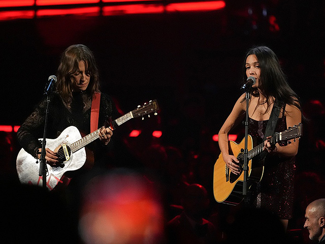 Фейст (слева) и Оливия Родриго