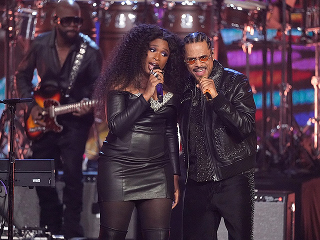 Дженнифер Хадсон (слева) и Максвелл