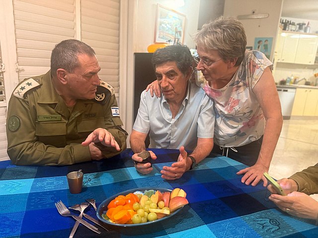 Накануне глава Генштаба посетил семью Адара Голдина