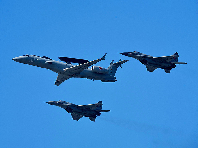 Авиашоу в честь "дня рождения" ВВС Индии. Фоторепортаж