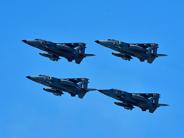 Авиашоу в честь "дня рождения" ВВС Индии. Фоторепортаж